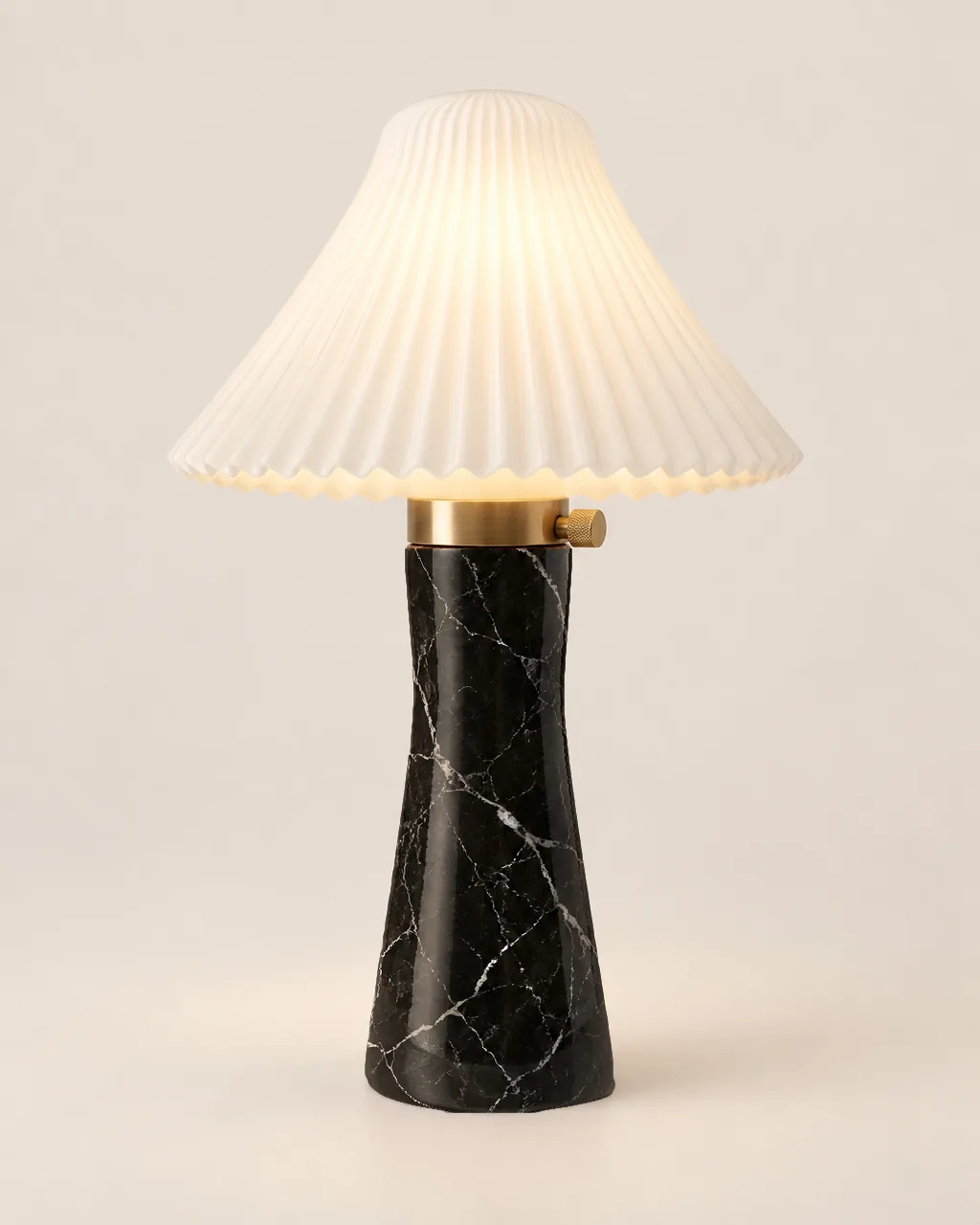 SHAN lamp in Ink: Black with white veins