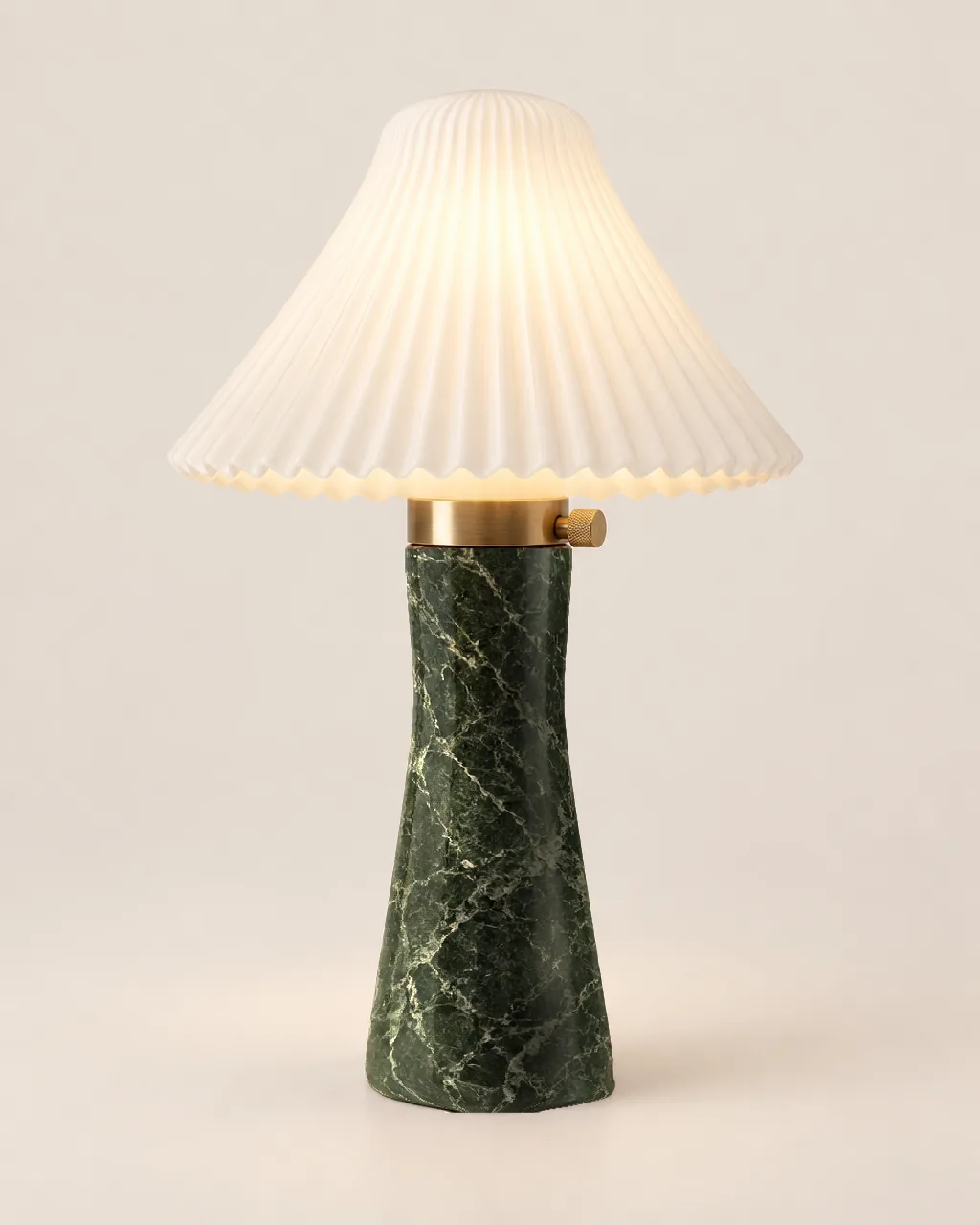 SHAN lamp in Pine: Dark green with pale veins